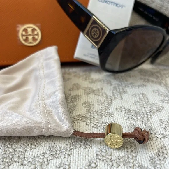 New without tags.  Tory Burch Polarized sunglasses. Tory Burch TY 7187U 170981 Womens Irregular Polarized  main image 4